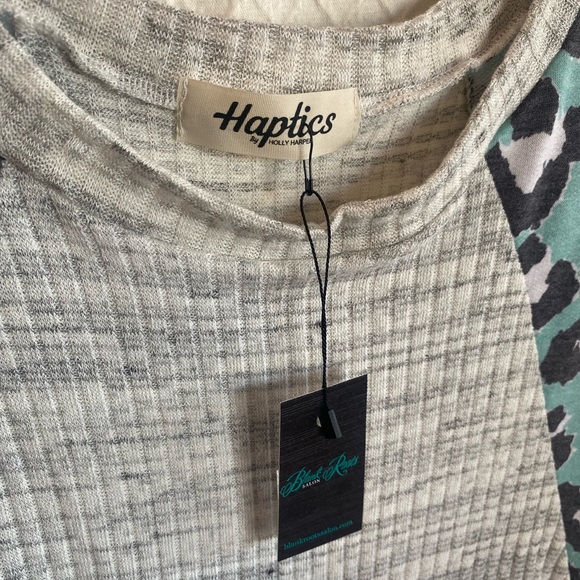 Haptics short sleeve color block/cheetah print top. Gray/orange/teal. M/L .NWT - Picture 4 of 15